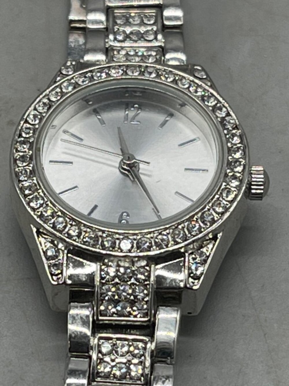 Time and Tru Watch Women’s Wrist Watch Crystal needs battery silver color READ - Picture 3 of 5
